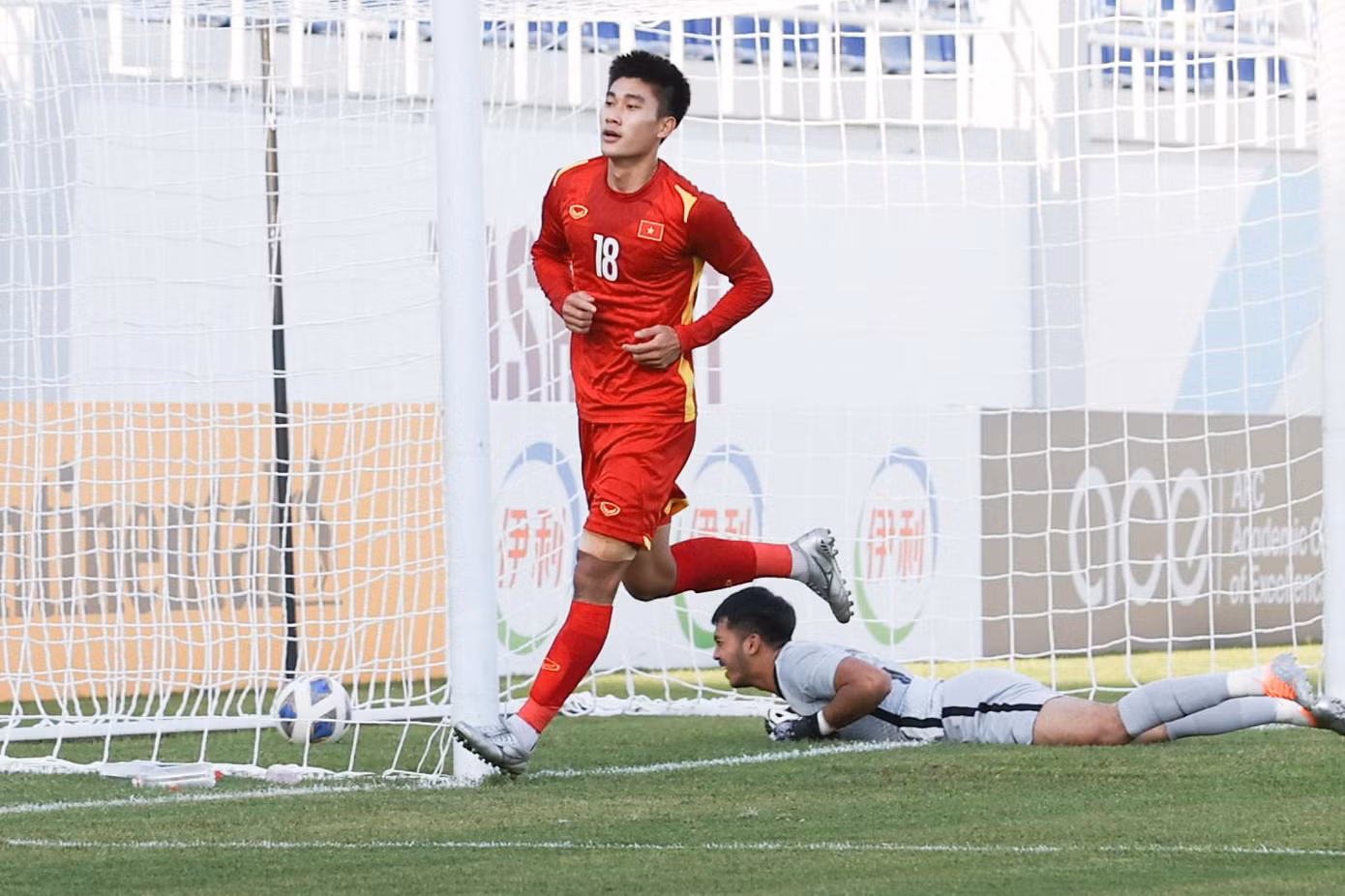 U23 Việt Nam vào tứ kết sau khi hạ Hổ Malaya 2-0 ảnh 14 U23 Việt Nam vào tứ kết sau khi hạ Hổ Malaya 2-0 ảnh 14