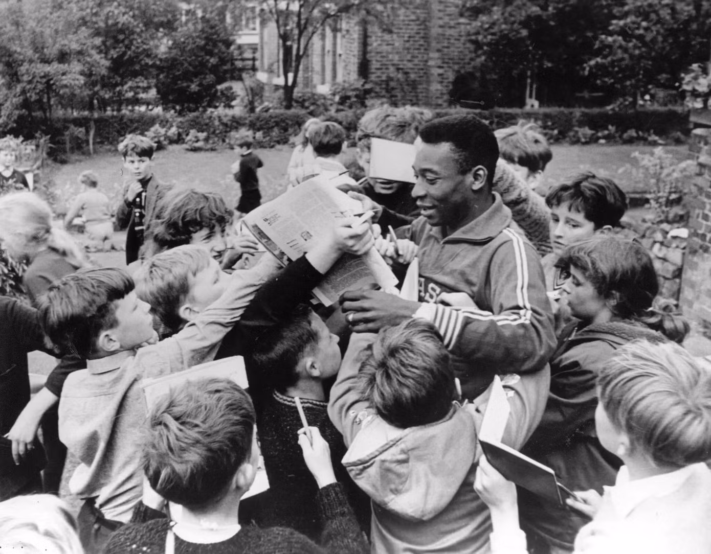 Pelé năm 1966. Pelé năm 1966.