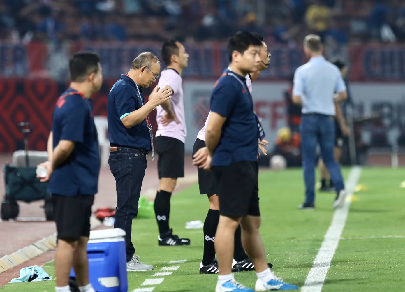 HLV Park Hang-seo cầu nguyện trước khi trận đấu chung kết lượt về AFF Cup 2022 diễn ra. HLV Park Hang-seo cầu nguyện trước khi trận đấu chung kết lượt về AFF Cup 2022 diễn ra.