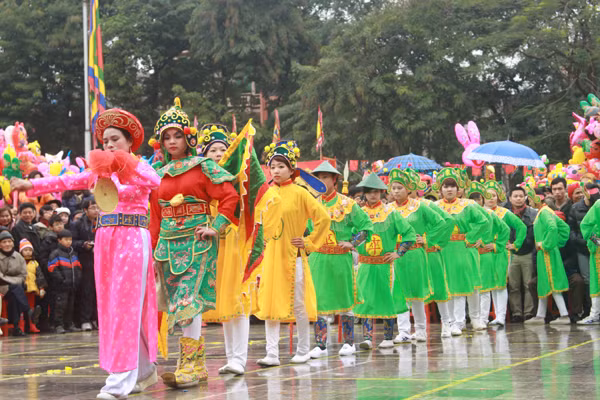 Dàn quân cờ trên sân đấu