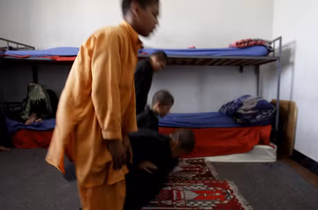 Những cậu bé bị Taliban bắt đánh bom tự sát