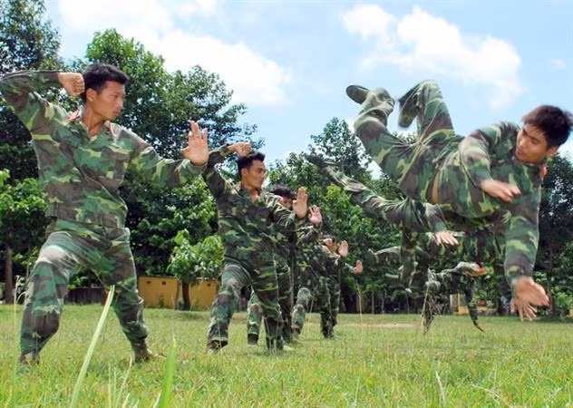 Lính đặc công sẵn sàng chiến đấu Lính đặc công huấn luyện võ thuật. (Nguồn: Binh chủng Đặc công)