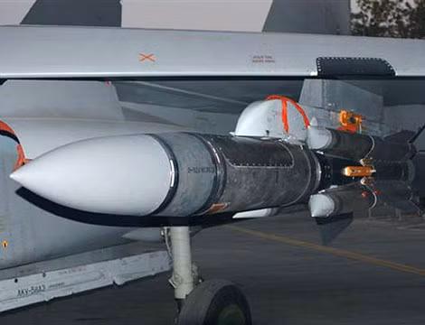 Tên lửa chống radar Kh-31P có tầm bắn 110km, lắp đầu tự dẫn radar bị động