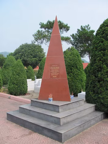 Tượng đài tưởng niệm Takano Isao tại Nghĩa trang Hoàng Đồng- TP Lạng Sơn. ảnh: Duy Chiến. Tượng đài tưởng niệm Takano Isao tại Nghĩa trang Hoàng Đồng- TP Lạng Sơn. ảnh: Duy Chiến