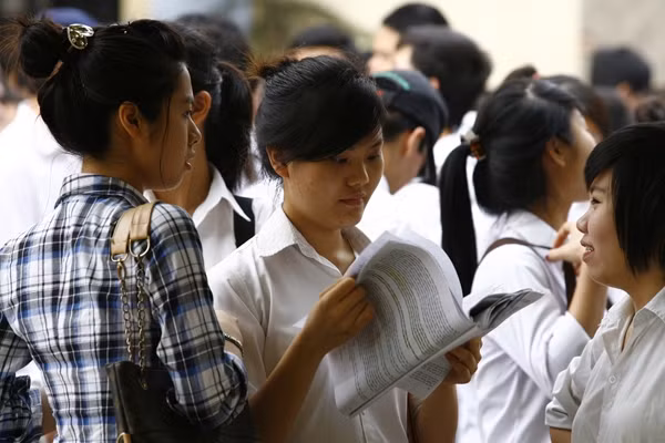 Thí sinh Hà Nội trong kì thi tốt nghiệp THPT 2011.