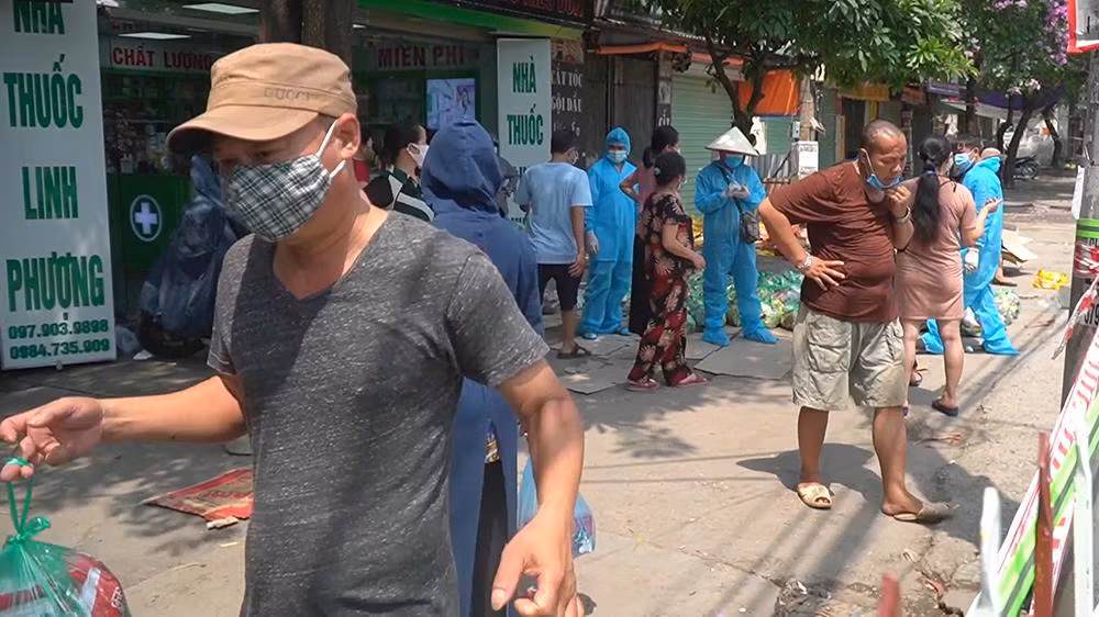 Do khu vực dân cư này nằm đối diện Bệnh viện K Tân Triều nên có rất nhiều bệnh nhân ở các địa phương thuê trọ.