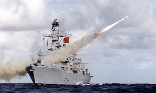 Tàu hộ vệ tên lửa Anh Type 23 -frigate HMS Iron Duke phóng tên lửa chống tàu Harpoon