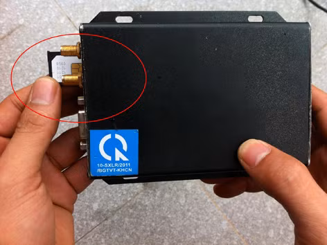 Lắp sim vào hộp đen
