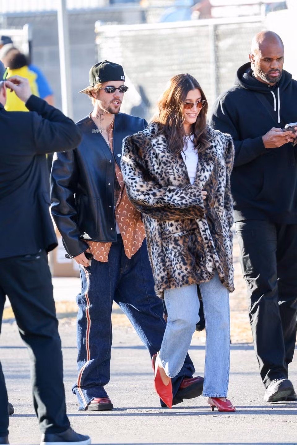 Vợ chồng Justin Bieber - Hailey Bieber xuất hiện tại sự kiện Super Bowl 2024.