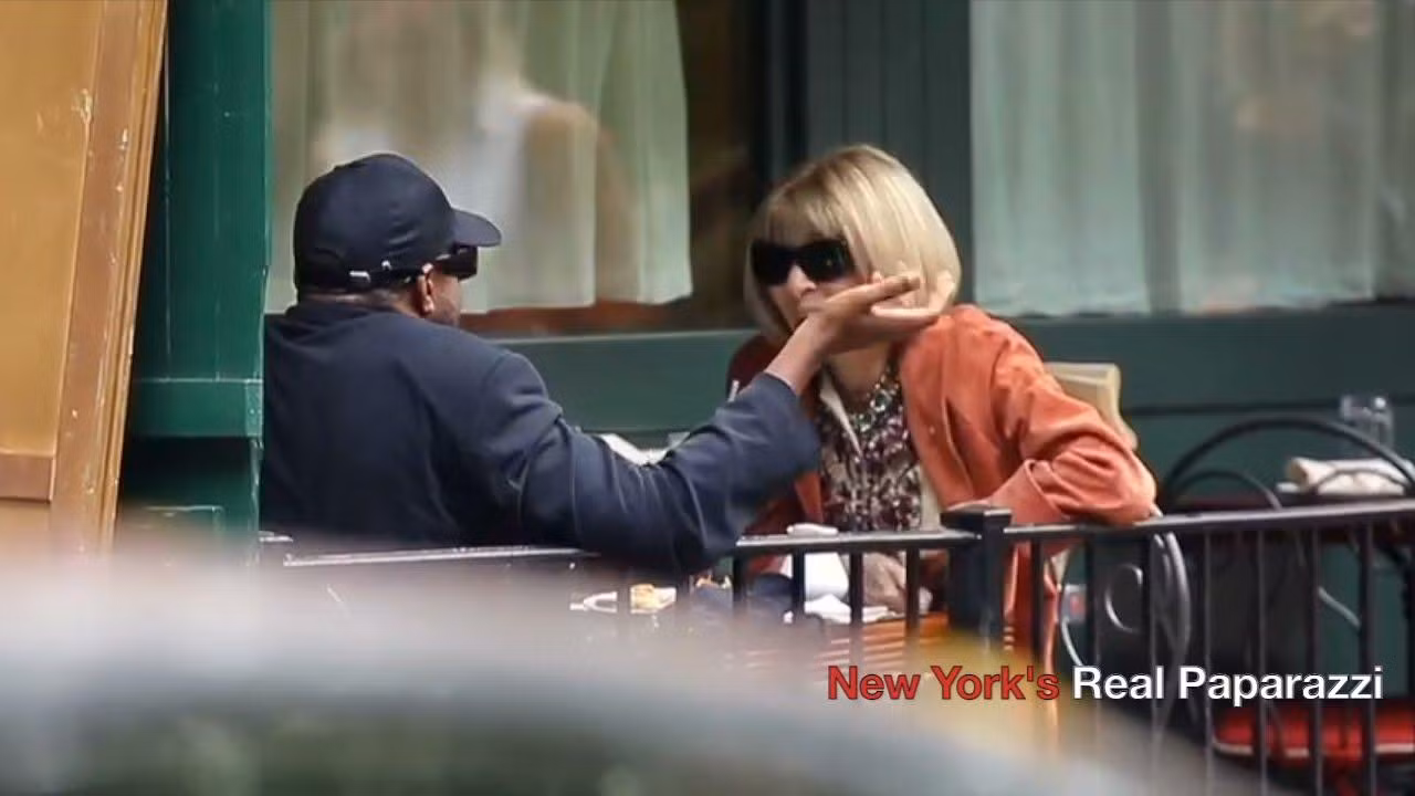 Kanye West từng có mối quan hệ thân thiết với Tổng biên tập tạp chí Vogue - Anna Wintour. Kanye West từng có mối quan hệ thân thiết với Tổng biên tập tạp chí Vogue - Anna Wintour.
