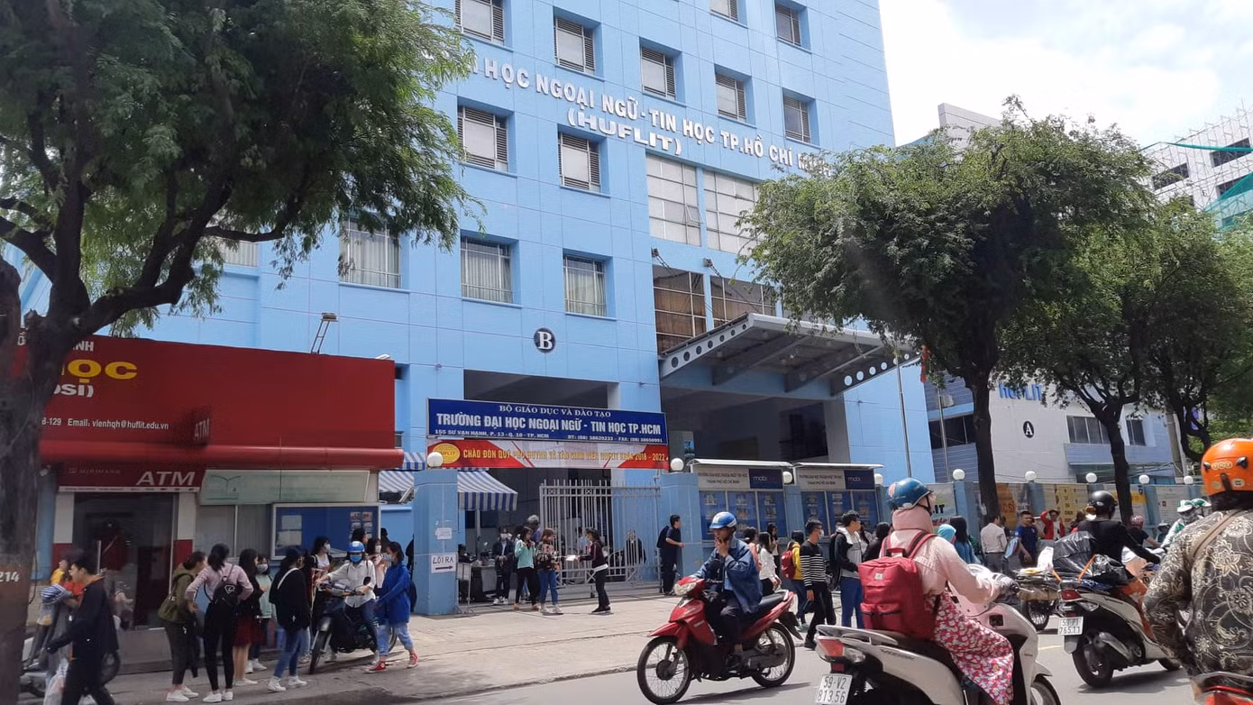 Thầy hiệu trưởng buồn rầu thu lại những lời học sinh viết ảnh 2