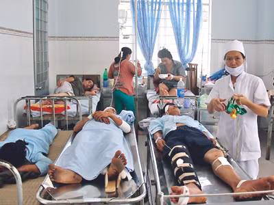 Các nạn nhân đang được điều trị tại Bệnh viện Cam Ranh