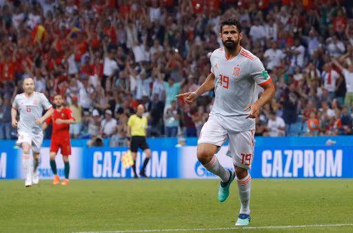 Tây Ban Nha 3-3 Bồ Đào Nha: Cú hat-trick ấn tượng của C.Ronaldo ảnh 15
