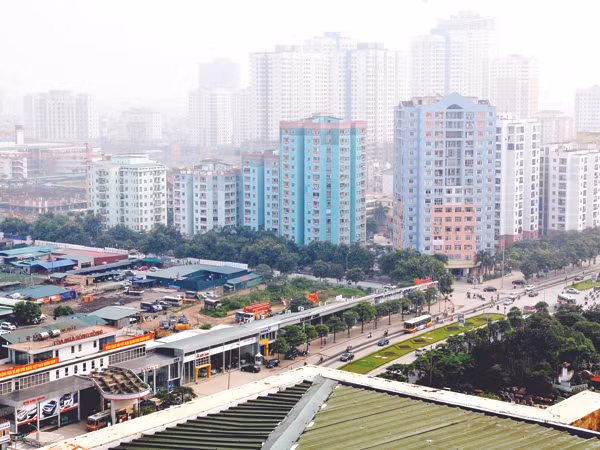 Nhiều chuyên gia nhận định bất động sản vẫn đang trên đà giảm giá. Ảnh: Hồng Vĩnh