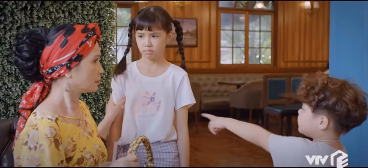 Sam - So khiến bà Hiền méo mặt vì quá nghịch ngợm Sam - So khiến bà Hiền méo mặt vì quá nghịch ngợm