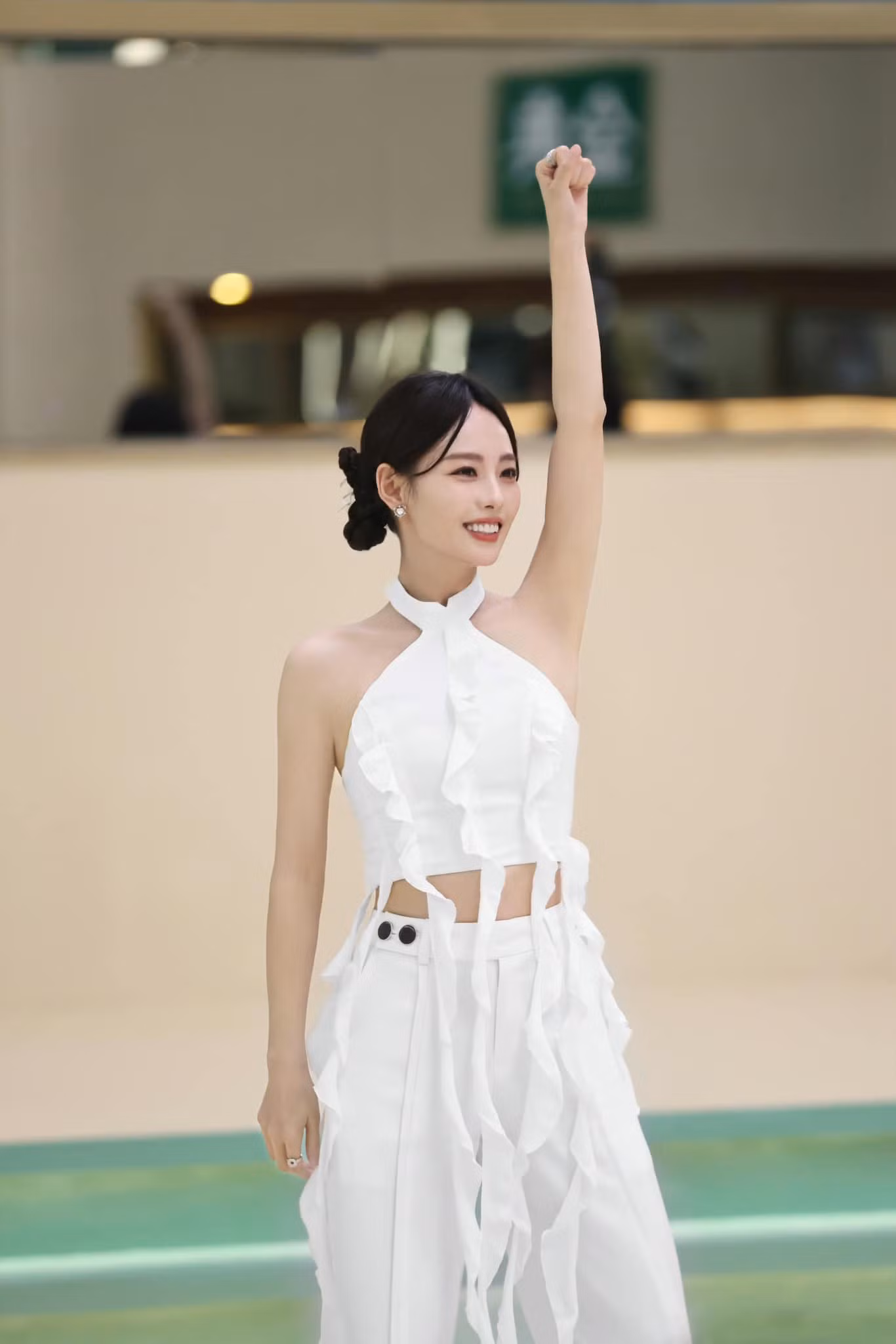 Hoàng Ku khoe ảnh Trương Gia Nghê diện đồ anh tư vấn.