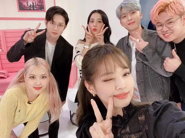 Cứ ngỡ BLACKPINK và Heechul chỉ là đồng nghiệp thông thường Cứ ngỡ BLACKPINK và Heechul chỉ là đồng nghiệp thông thường