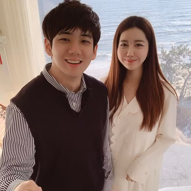 Anh trai Jisoo cũng có ngoại hình nổi bật Anh trai Jisoo cũng có ngoại hình nổi bật