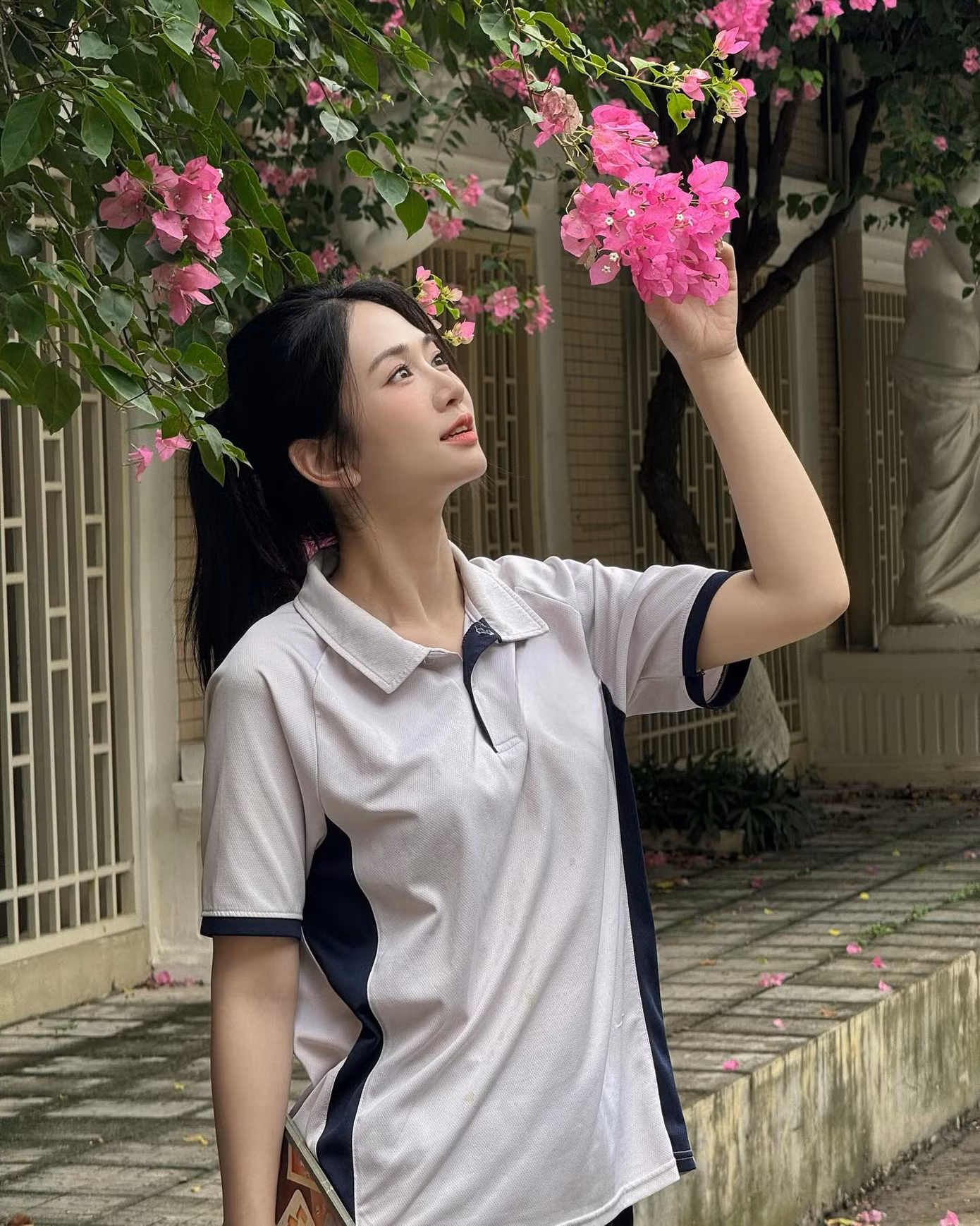 Nữ TikToker than trời vì làn da đen đi nhiều sau thời gian ghi hình. Nữ TikToker than trời vì làn da đen đi nhiều sau thời gian ghi hình.
