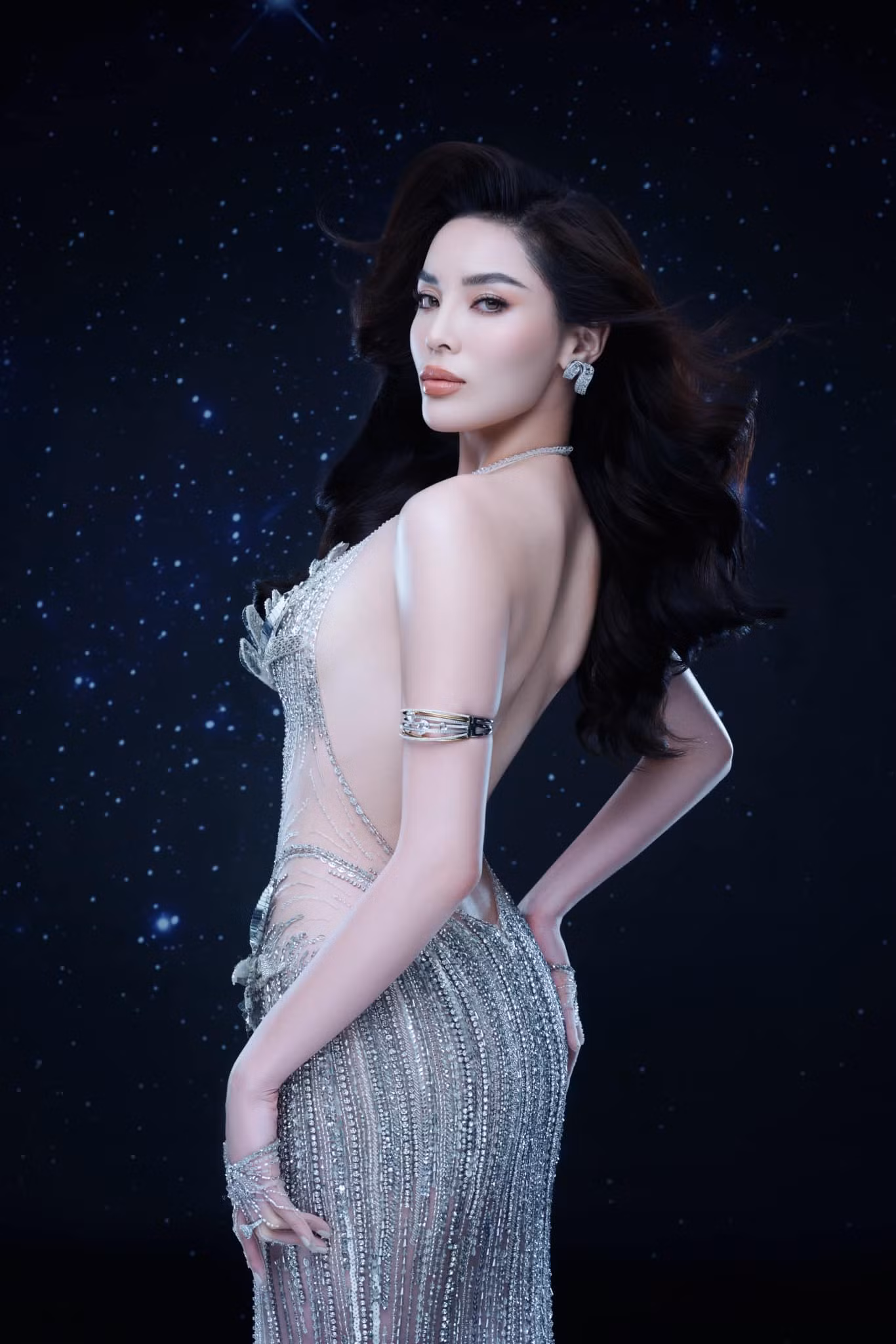 Kỳ Duyên đang mắc nhược điểm chớp mắt quá nhiều.