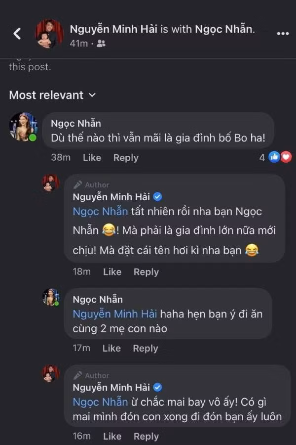 Cuộc trò chuyện thân mật nhưng bí ẩn giữa hai người.