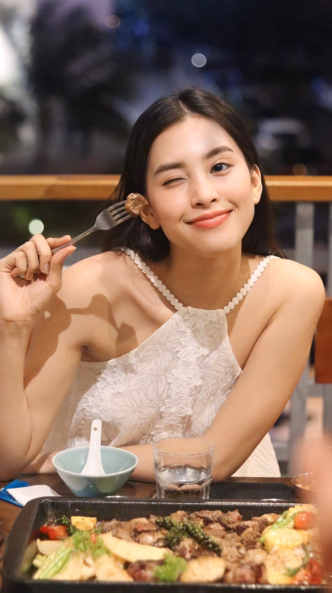 Ảnh đời thường mà Tiểu Vy cũng rất xinh đẹp.