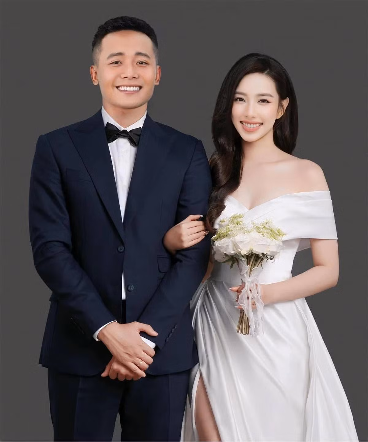 Thùy Tiên và Quang Linh Vlogs từng có khá nhiều "ảnh cưới" do dân mạng chế. Thùy Tiên và Quang Linh Vlogs từng có khá nhiều "ảnh cưới" do dân mạng chế.