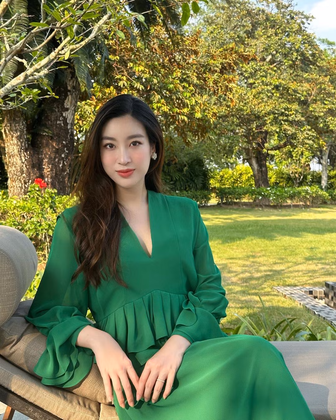 Đỗ Mỹ Linh vẫn chưa lên tiếng về tin đồn mang thai mặc kệ dân tình tò mò.