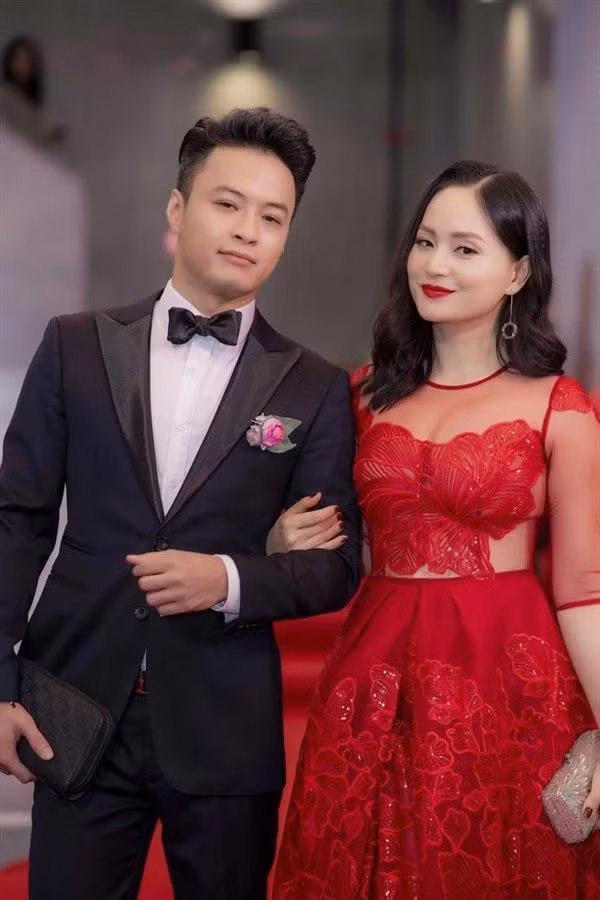 Hai khách mời mở màn cho chương trình mang đến nhiều chuyện thú vị