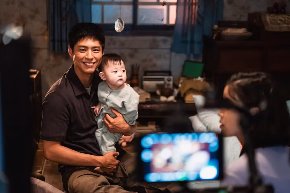 Gwan Sik luôn dành những điều dịu dàng nhất cho vợ con. Gwan Sik luôn dành những điều dịu dàng nhất cho vợ con.
