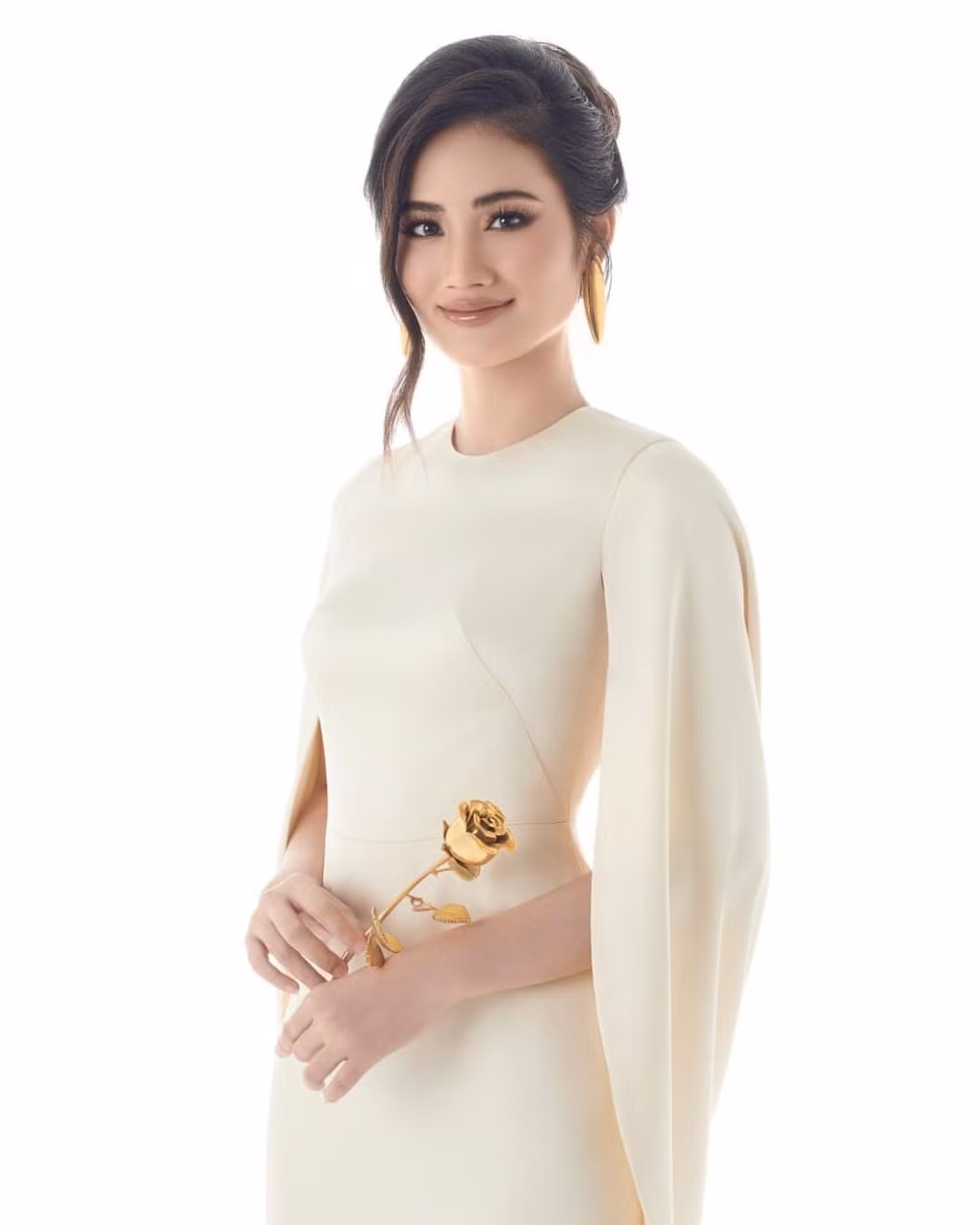 Ý Nhi vẫn còn một phần thi quan trọng cần chuẩn bị. Ý Nhi vẫn còn một phần thi quan trọng cần chuẩn bị.