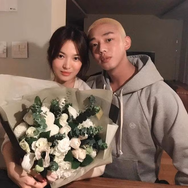 Song Hye Kyo vẫn giữ quan hệ tốt với đàn em.