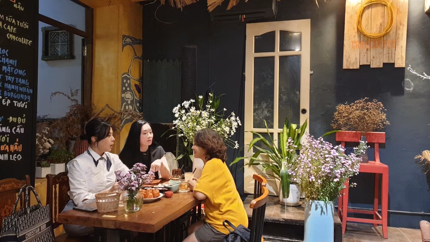 Ba nữ diễn viên vừa có buổi hẹn hò vui vẻ Ba nữ diễn viên vừa có buổi hẹn hò vui vẻ