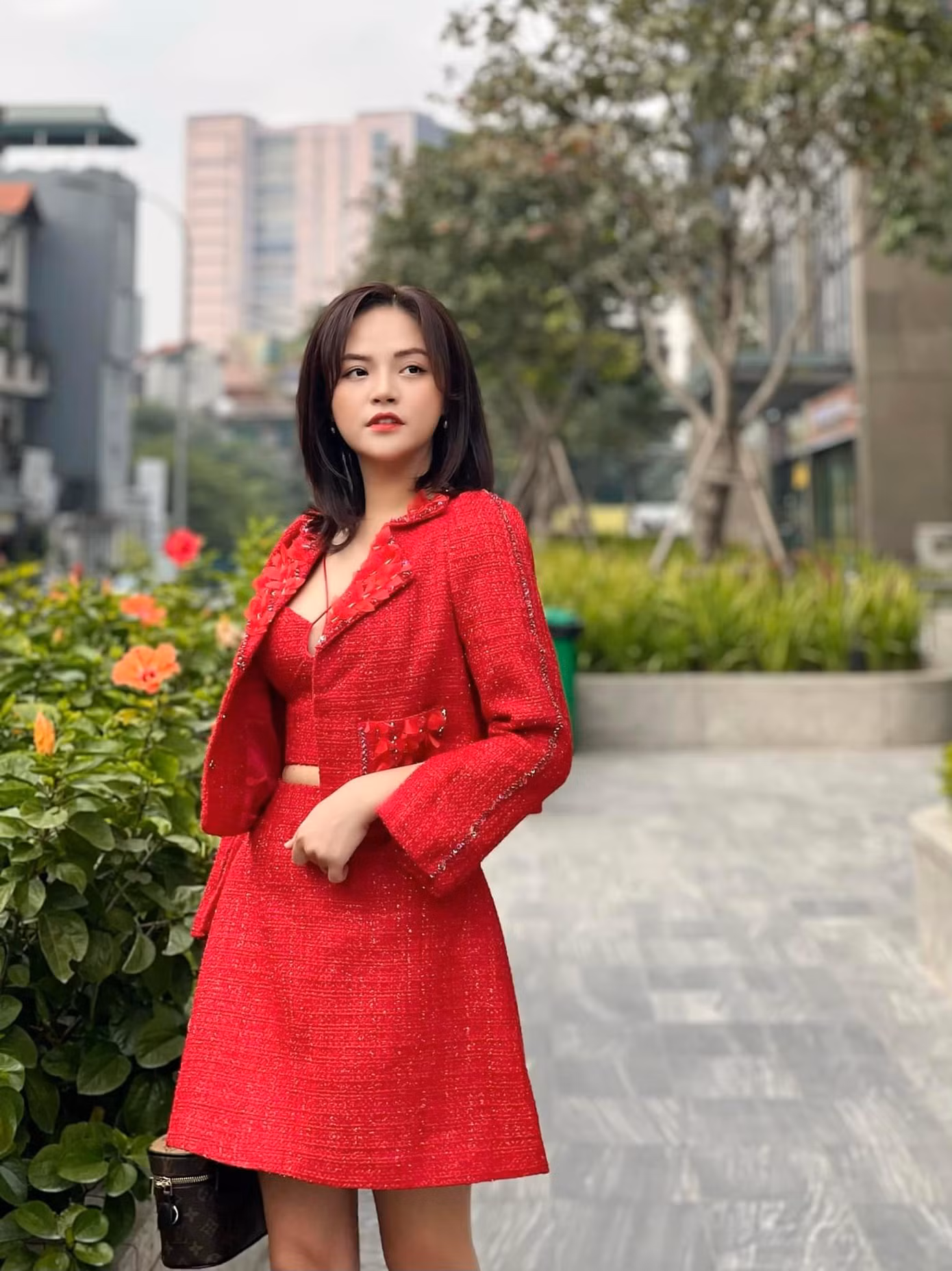 Nữ diễn viên được khen xinh đẹp hơn trước. Nữ diễn viên được khen xinh đẹp hơn trước.