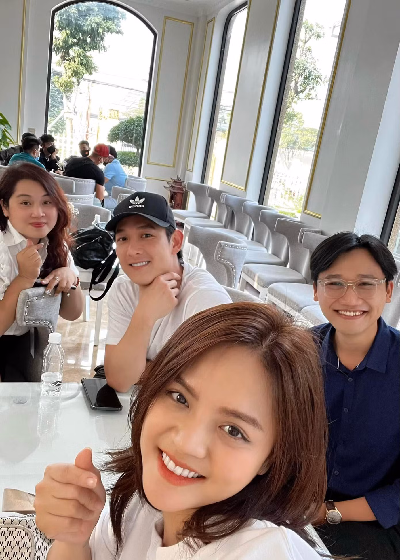Cô đang đóng phim mới cùng Song Luân, Xuân Nghị. Cô đang đóng phim mới cùng Song Luân, Xuân Nghị.