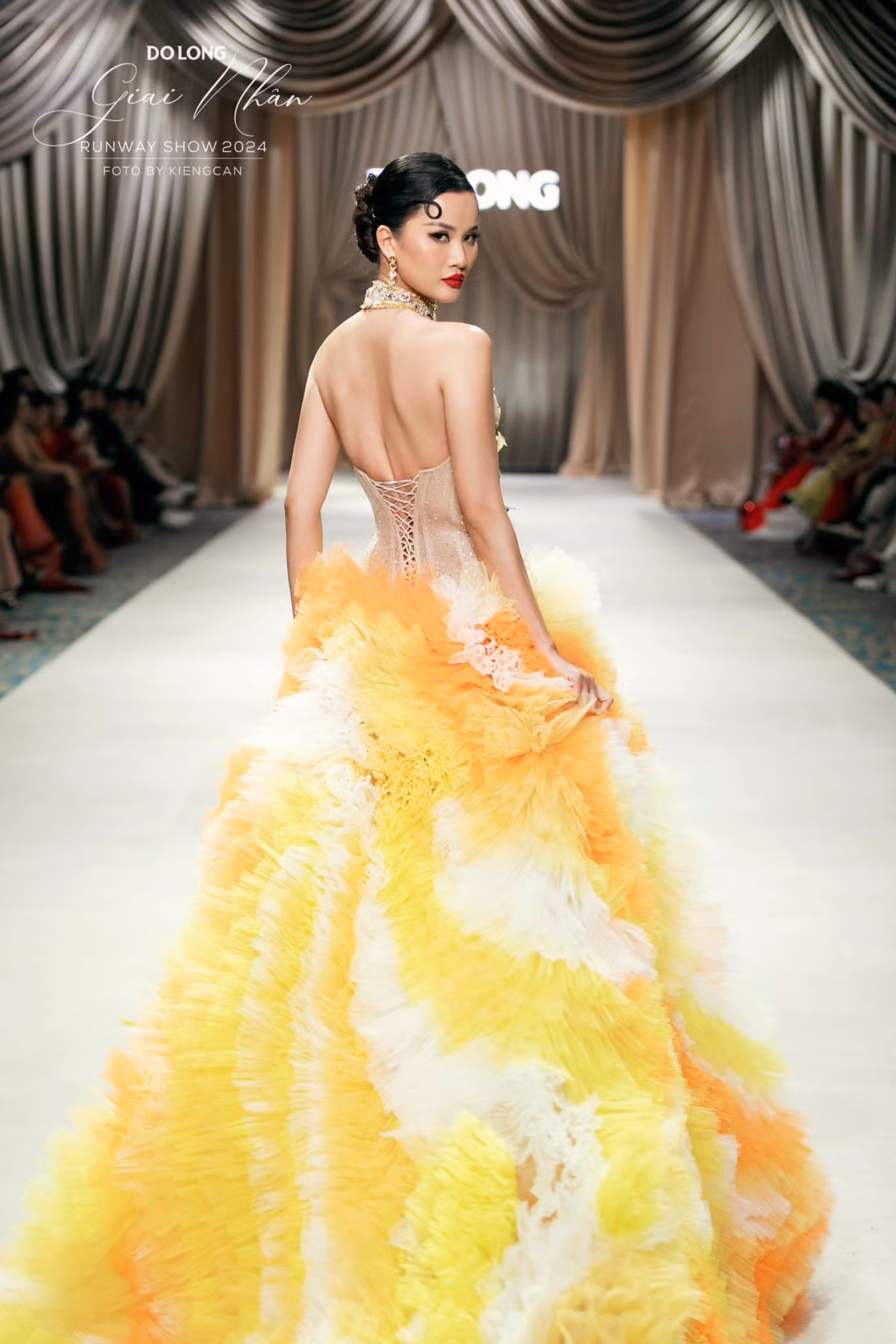 Hương Ly và Tú Anh đều bị Phương Trinh Jolie chê bai ngoại hình. Hương Ly và Tú Anh đều bị Phương Trinh Jolie chê bai ngoại hình.