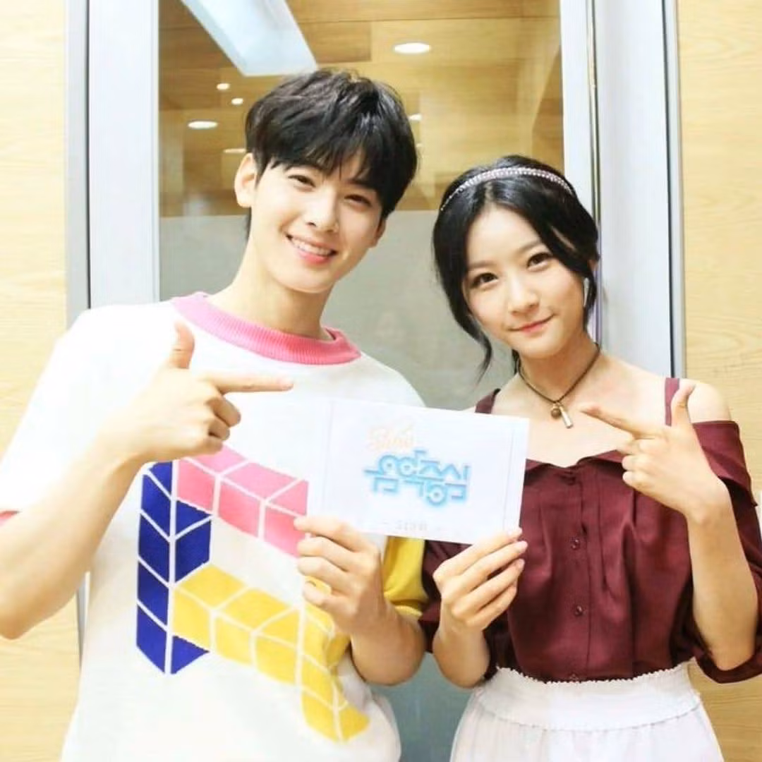 Cha Eun Woo bị chỉ trích vì không đến viếng Kim Sae Ron. Cha Eun Woo bị chỉ trích vì không đến viếng Kim Sae Ron.