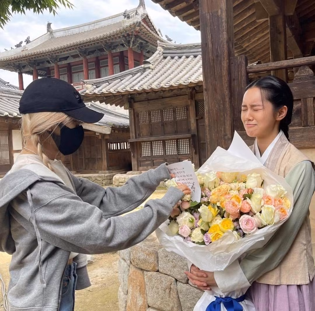 Rosé khiến Hyeri nghẹn ngào vì hạnh phúc