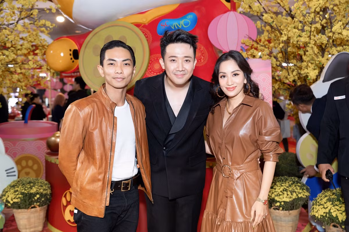 Nhiều nghệ sĩ tới chúc mừng Trấn Thành.