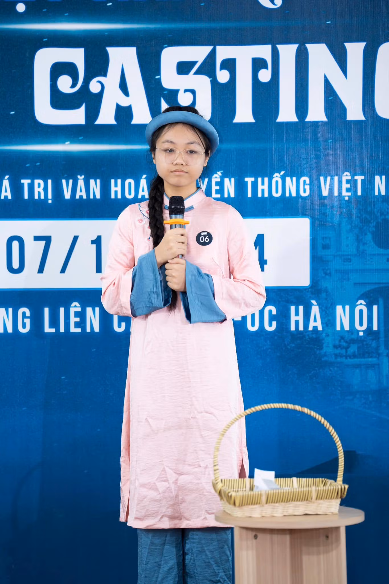 Nhiều bạn mặc áo dài truyền thống đến với cuộc thi.