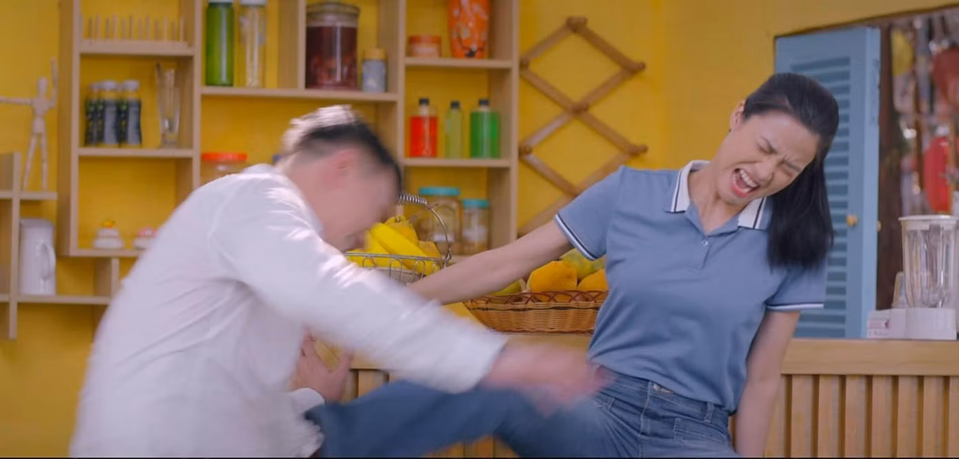 Thanh còn chẳng ngại đông chân động tay với gã trai tệ bạc