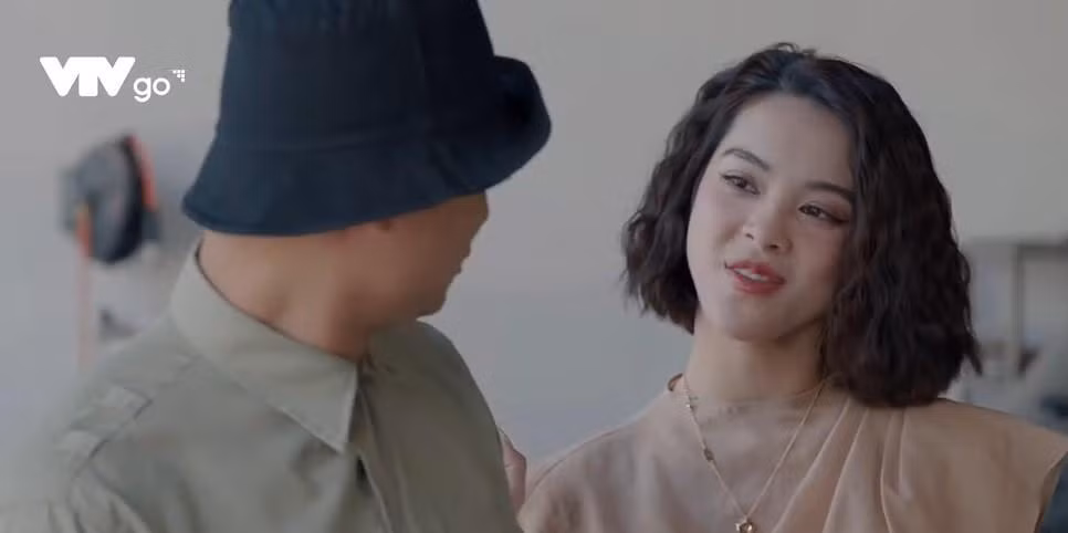 Cô chủ tiệm bánh đến tận gara tìm Trung Cô chủ tiệm bánh đến tận gara tìm Trung
