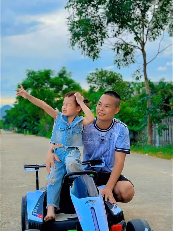 Dù mới 5 tuổi nhưng bé Thối đã trở thành idol có nhiều người hâm mộ. Dù mới 5 tuổi nhưng bé Thối đã trở thành idol có nhiều người hâm mộ.