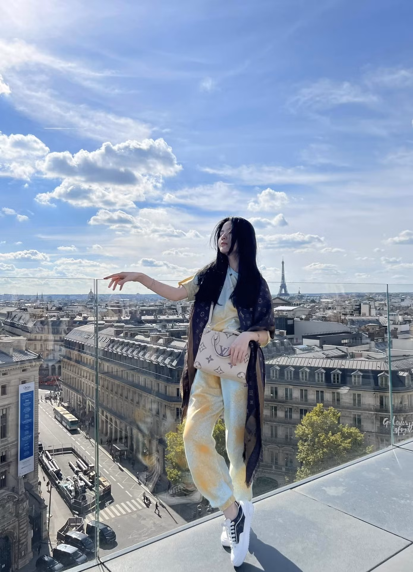 Chu Thanh Huyền đã sang Pháp ủng hộ bạn trai.