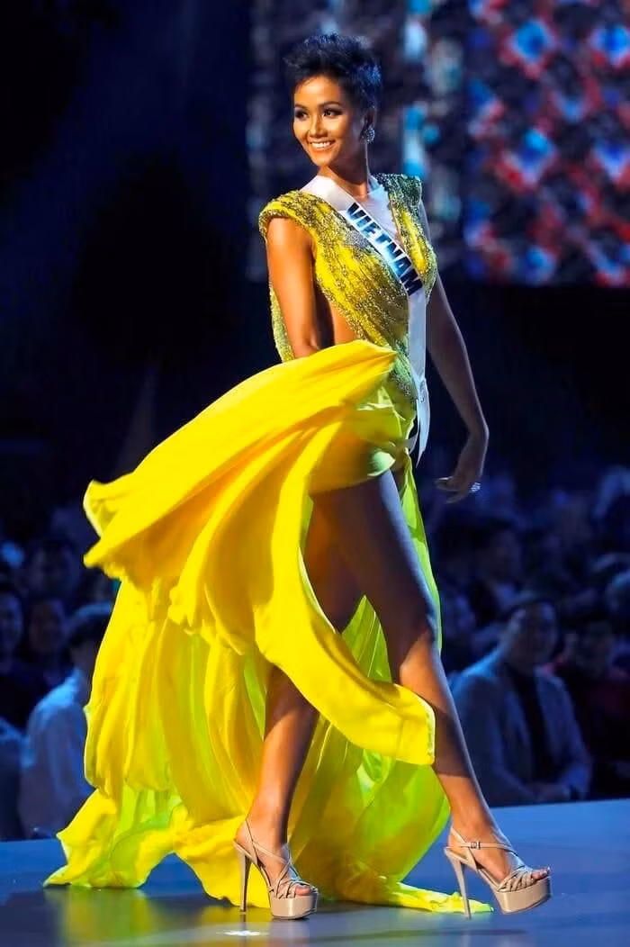 H'Hen Niê từng tỏa sáng ở Miss Universe 2018. H'Hen Niê từng tỏa sáng ở Miss Universe 2018.