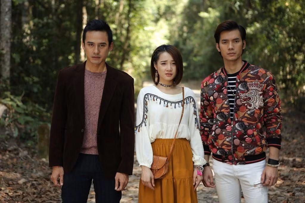Phim xoay quanh mối tình tay ba lắt léo Phim xoay quanh mối tình tay ba lắt léo