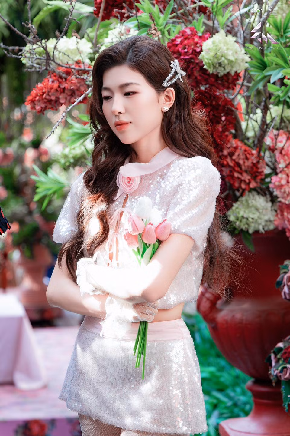 Cô sở hữu nhan sắc trong trẻo, đáng yêu. Cô sở hữu nhan sắc trong trẻo, đáng yêu.