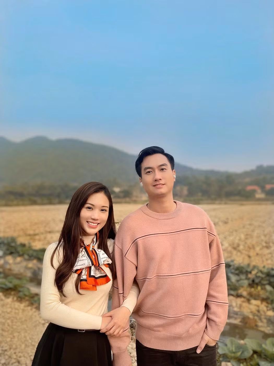 Nữ chính Ngọc Anh luôn giữ khoảng cách với Phạm Anh Tuấn Nữ chính Ngọc Anh luôn giữ khoảng cách với Phạm Anh Tuấn