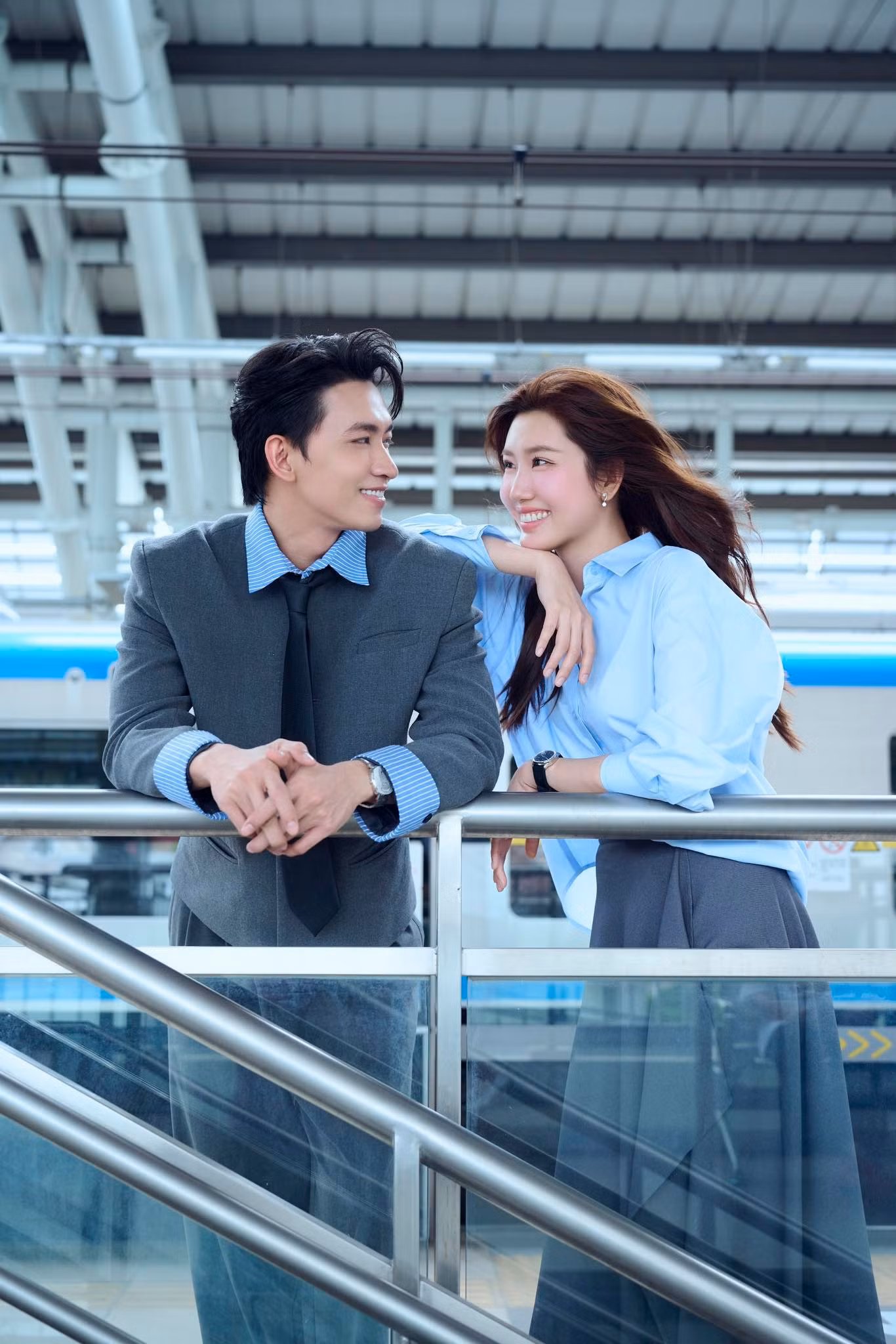 Cuối tháng 3, hai người vẫn còn chụp chung đầy tình cảm. Cuối tháng 3, hai người vẫn còn chụp chung đầy tình cảm.