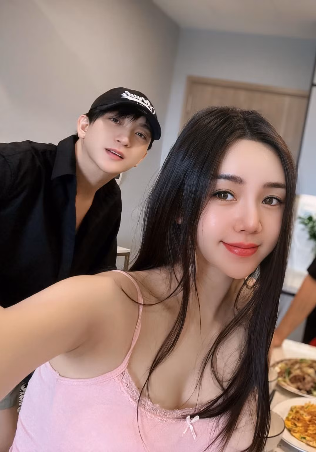 Quỳnh Kool và B Trần vẫn được khán giả "đẩy thuyền". Quỳnh Kool và B Trần vẫn được khán giả "đẩy thuyền".